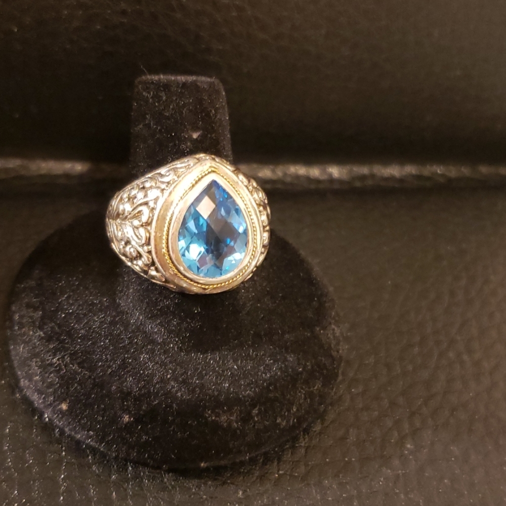 Eleganza Blue Topaz Ring